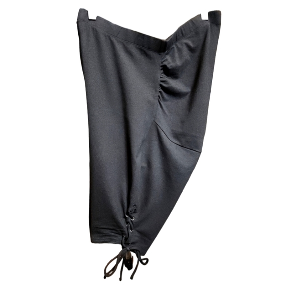 NWOT Torrid premium lace up Maternity bike short - Picture 3 of 4